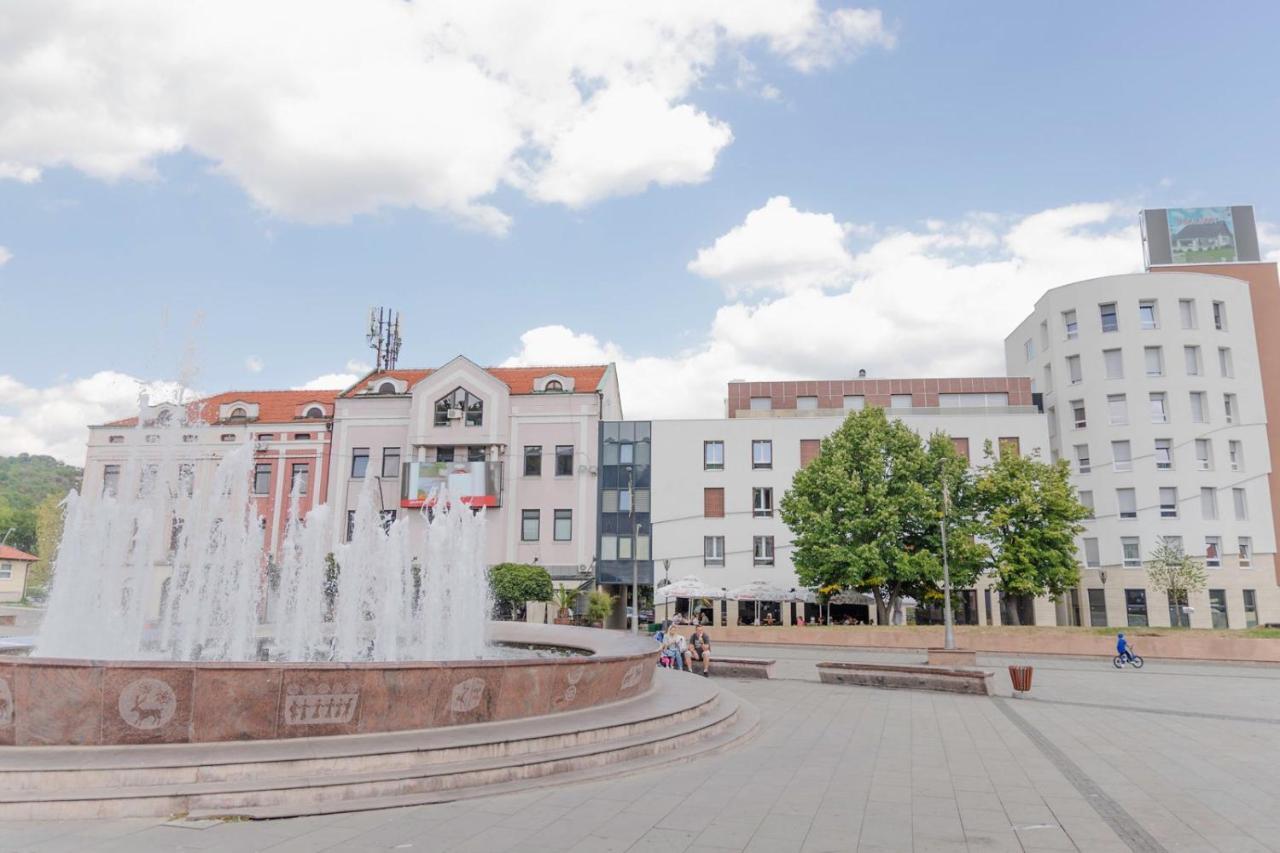 Fontana Apartmani Free Parking Tuzla Exterior foto
